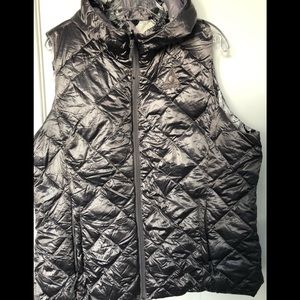Reversible Puffer Vest with carry case